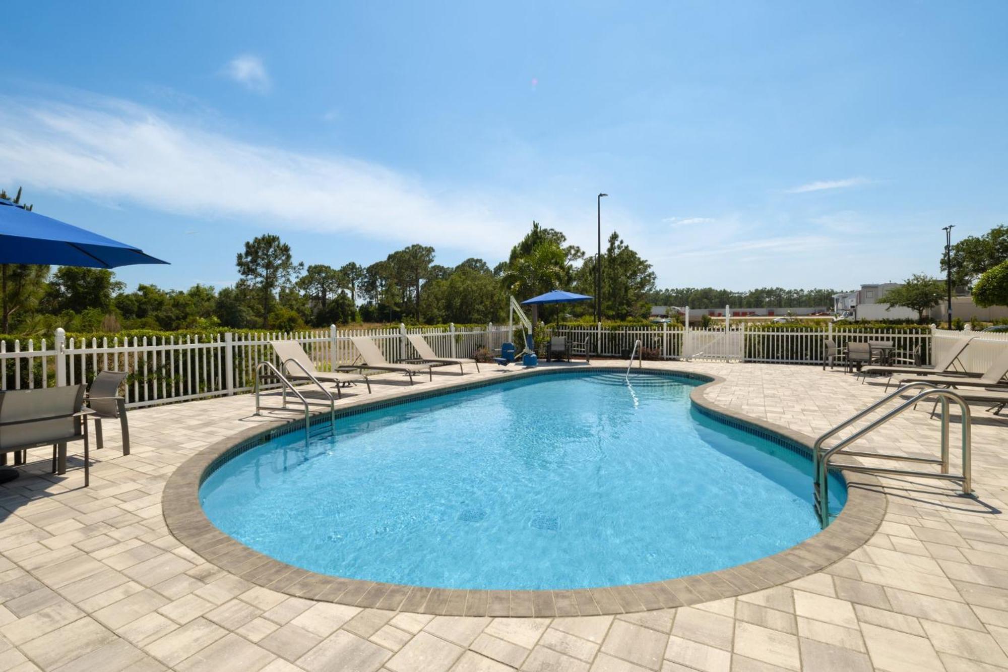 Holiday Inn Express & Suites Sebring By Ihg Bagian luar foto