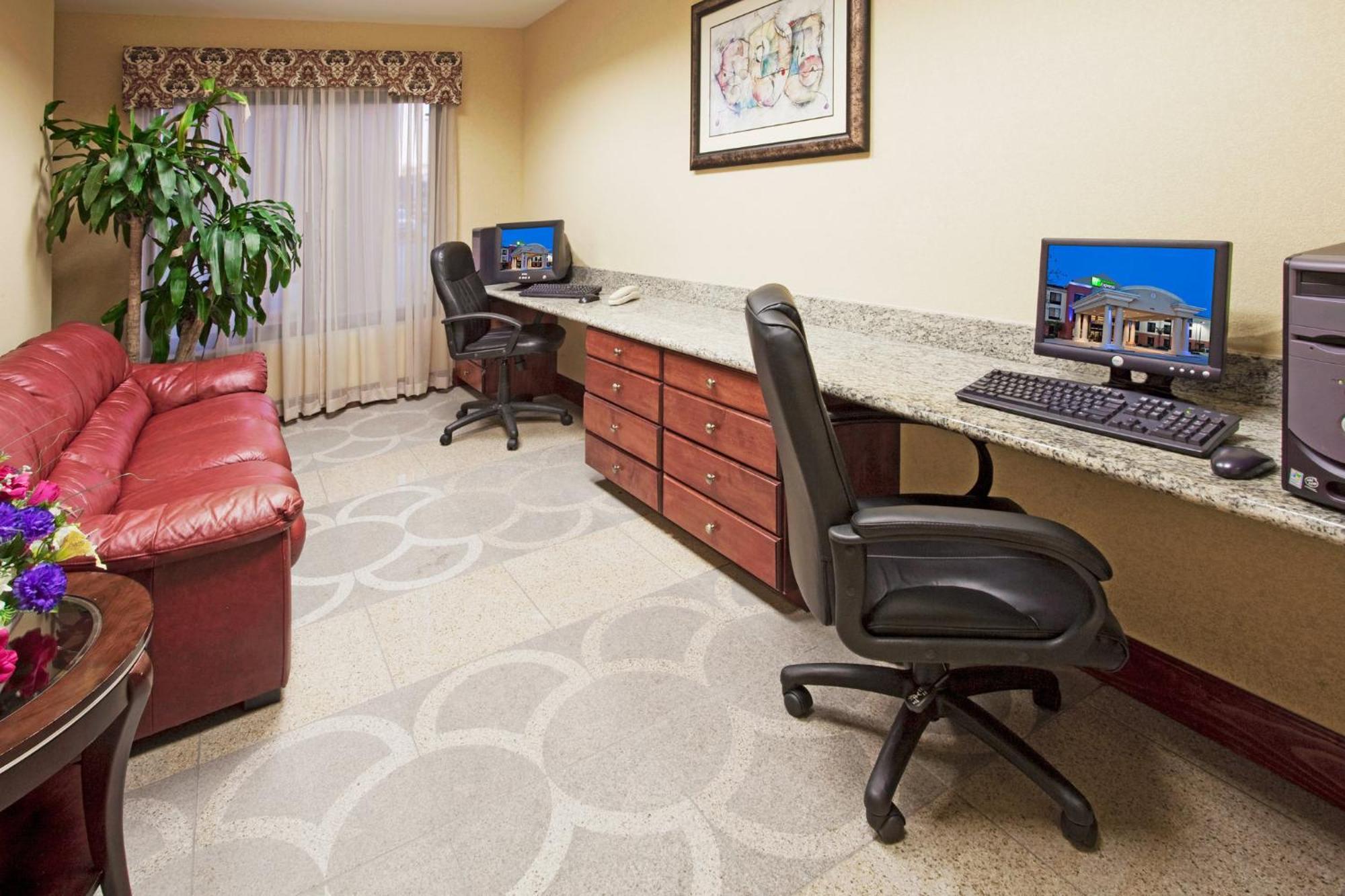 Holiday Inn Express & Suites Sebring By Ihg Bagian luar foto