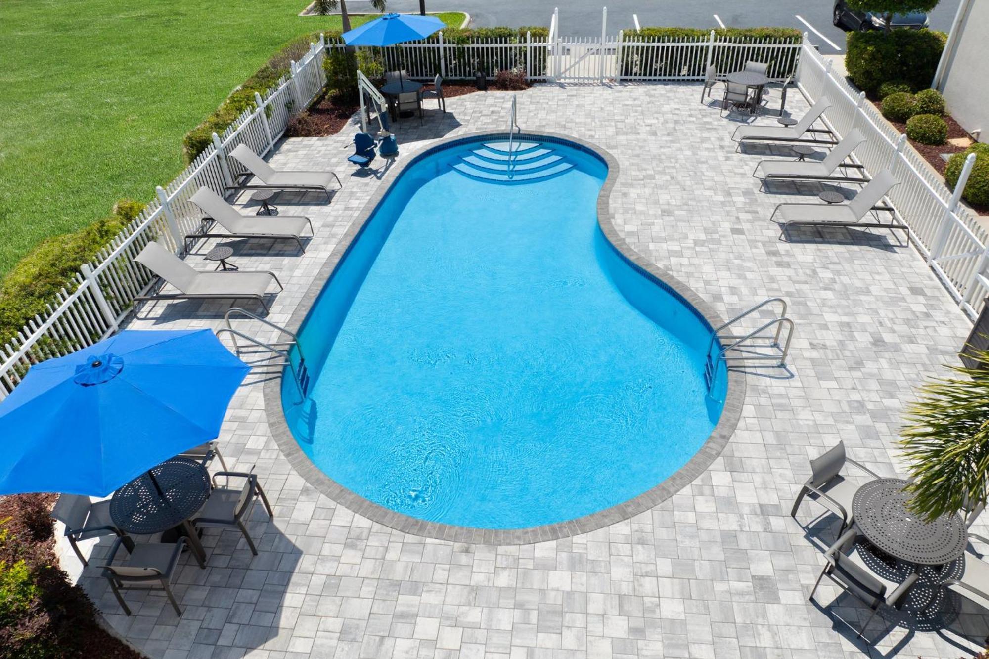 Holiday Inn Express & Suites Sebring By Ihg Bagian luar foto